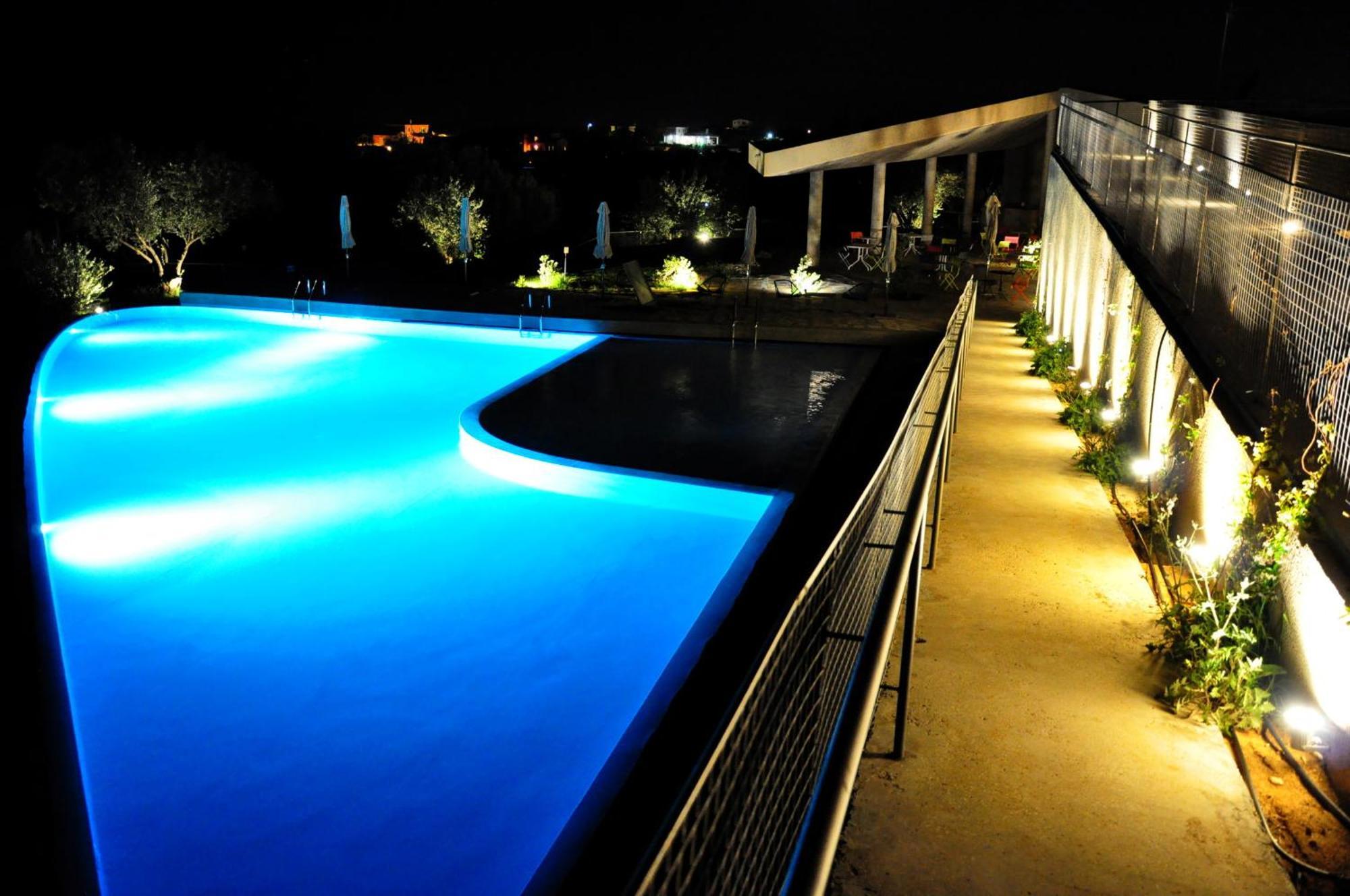 Leivatho Hotel 스보로나타 외부 사진