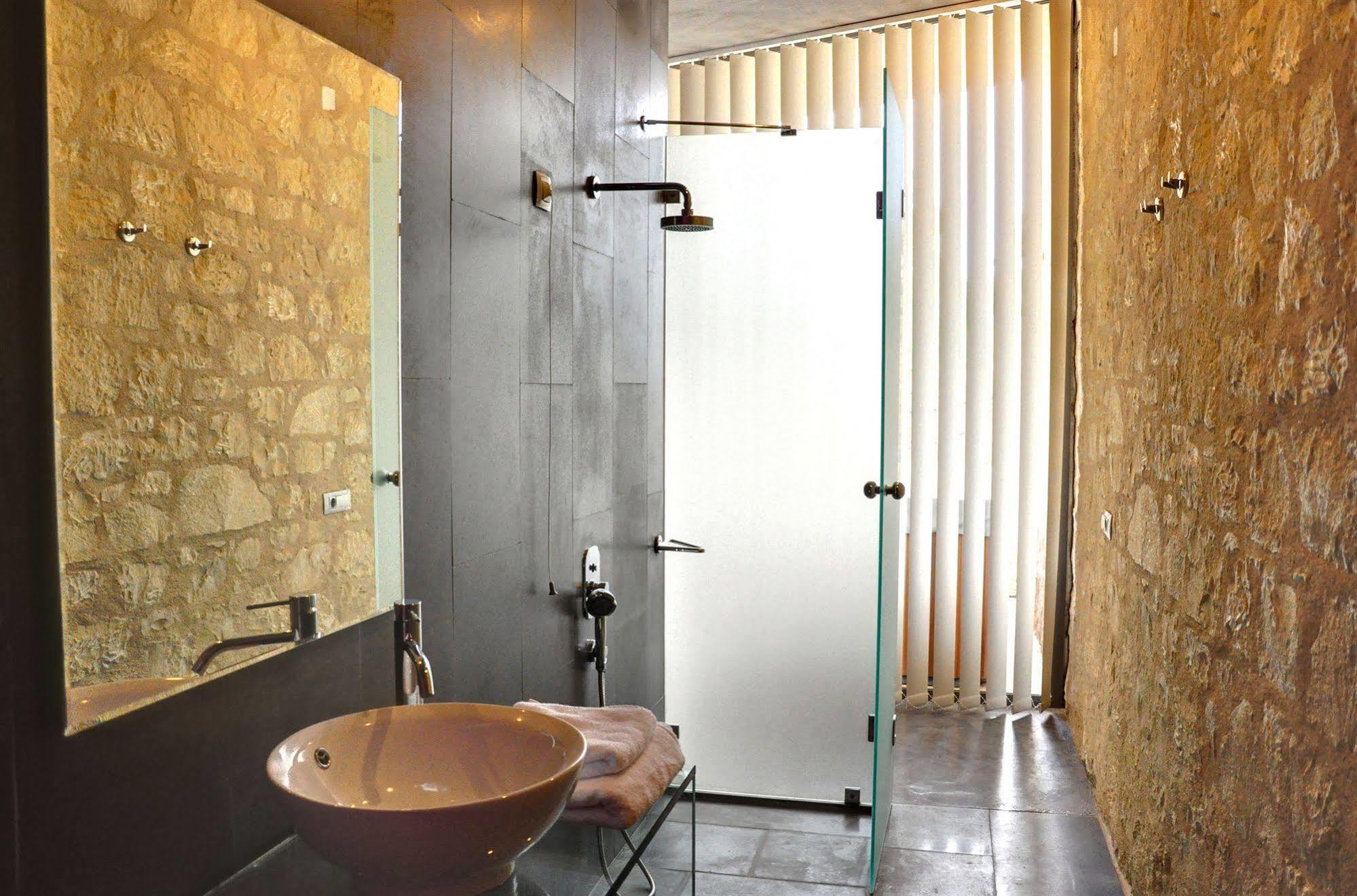 Leivatho Hotel 스보로나타 외부 사진